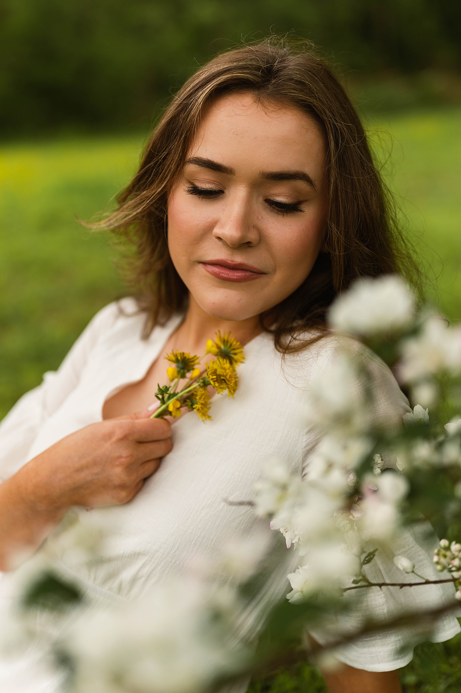 Brunette with winged eyeliner holding flowers by Hannah Louise Photography 