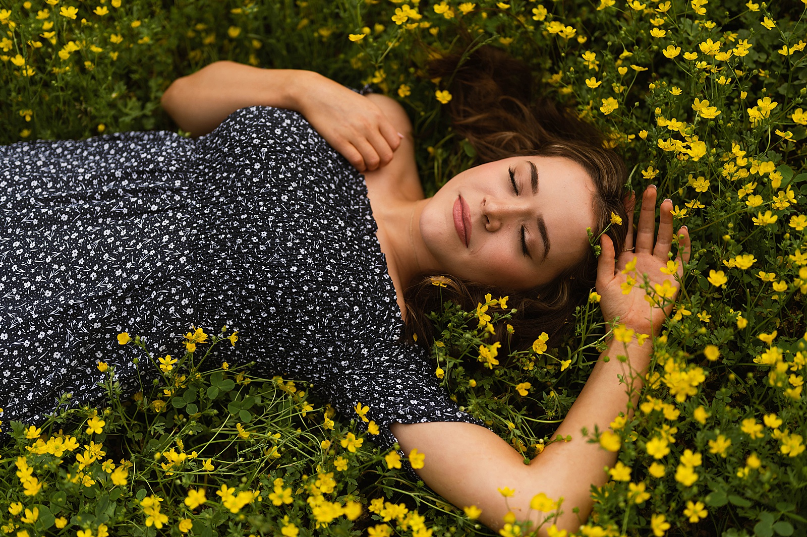 Woman with natural makeup lying in a field for Spring Flowers portraits