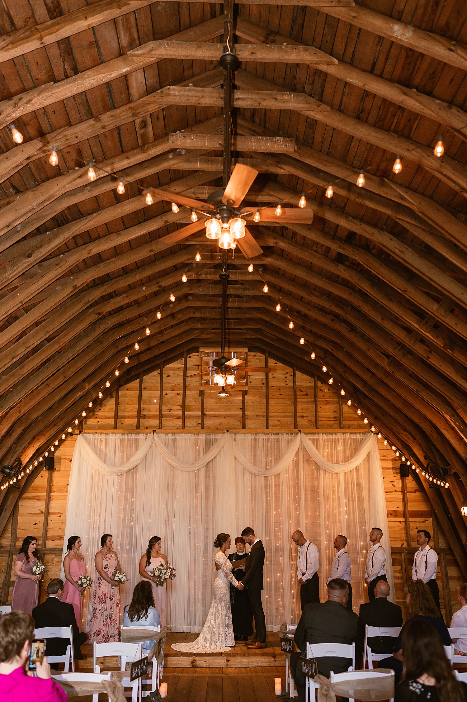 Barnstyle ceremony with pink and gray colors by Hannah Louise Photo